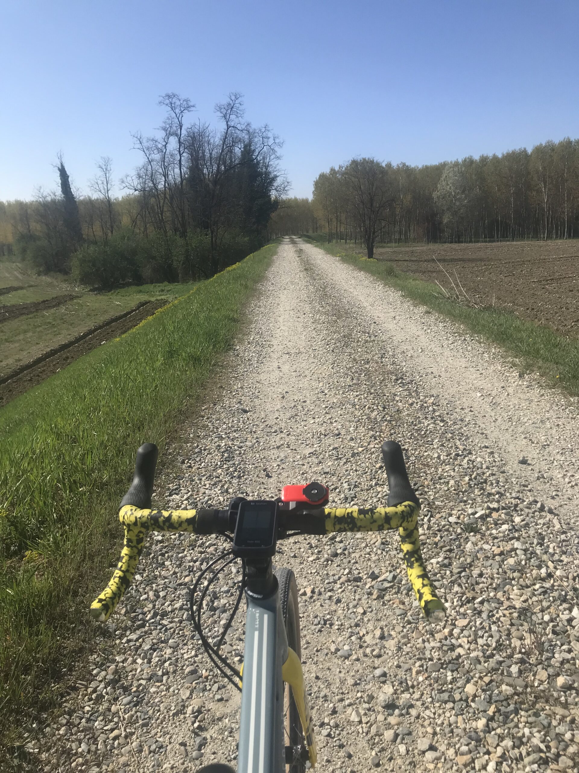 Con la bici gravel lungo l'Argine del Po nel Monferrato