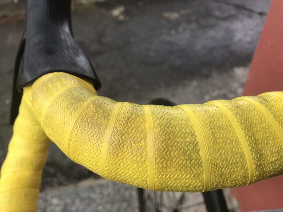 Il nastro manubrio Lizard Skins di colore giallo